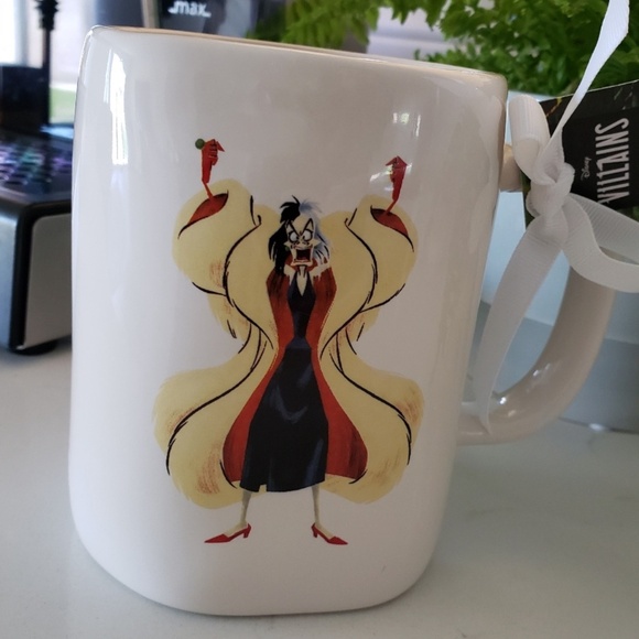 Rae Dunn Disney Villians Cruella Deville Mug New With Tags - Picture 1 of 5